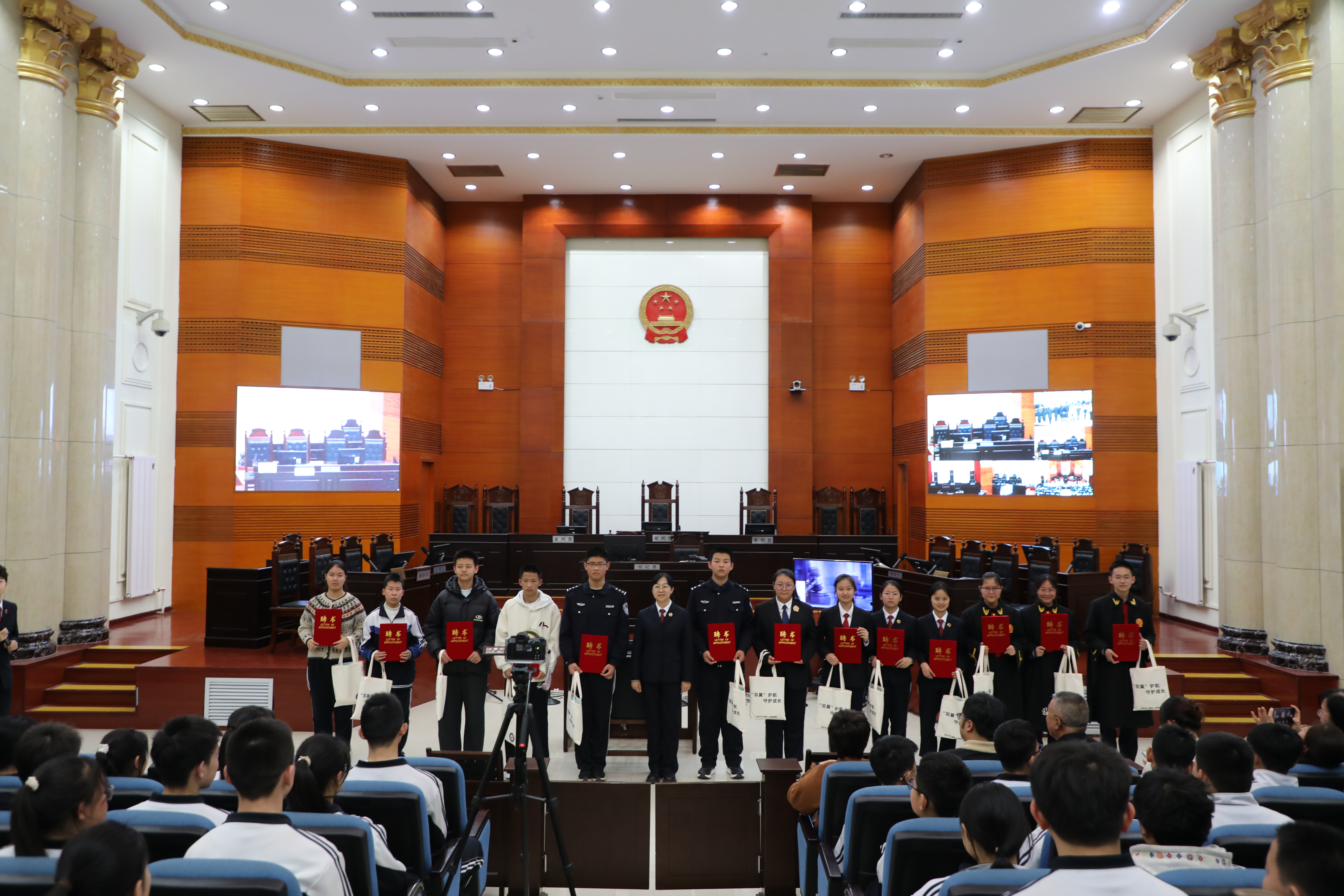 ���커��ѿ������������ģ�ⷨͥ������ʽ����ͥ �������硰��֤���ϸ�